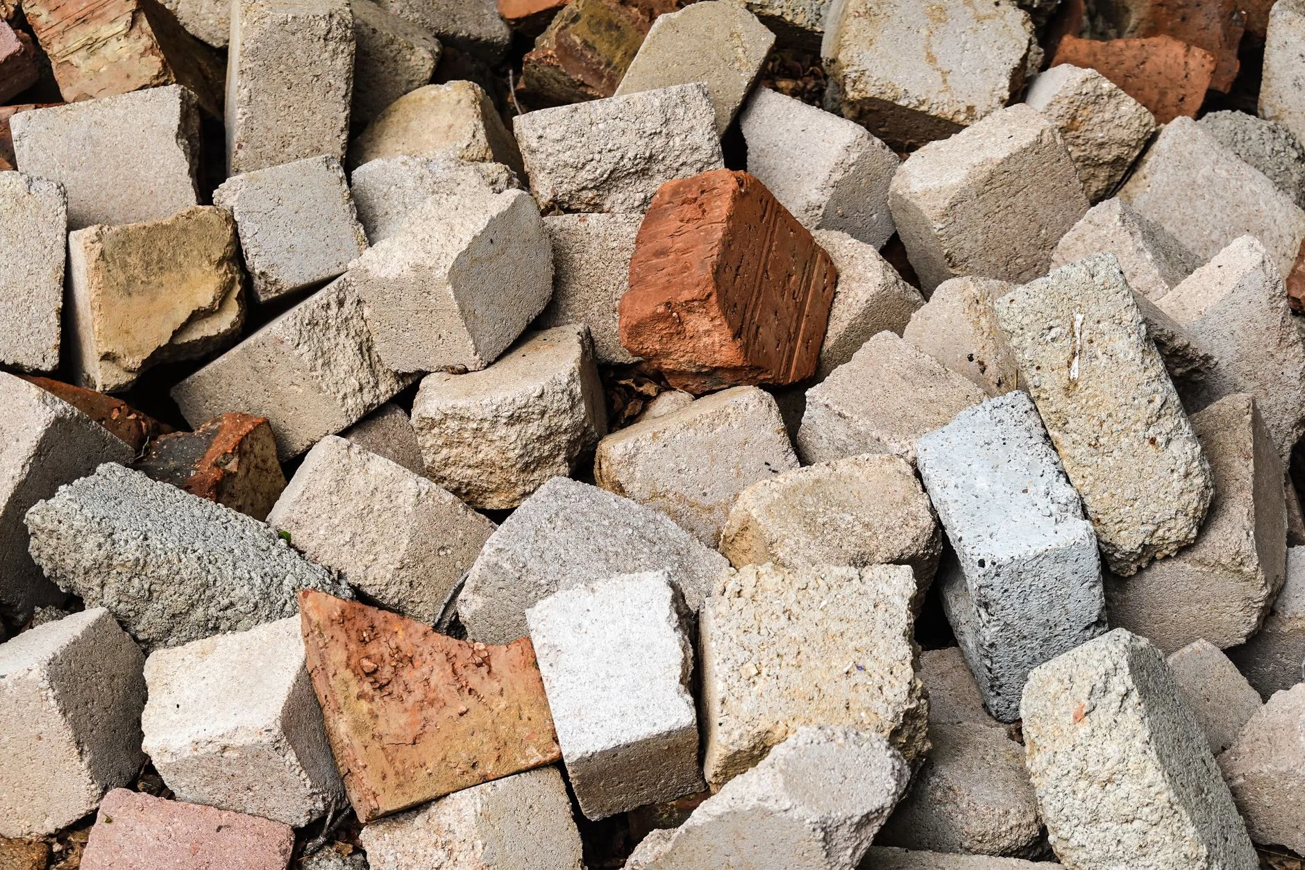 Sortenreines mineralisches Abbruchmaterial aus Beton und Ziegeln