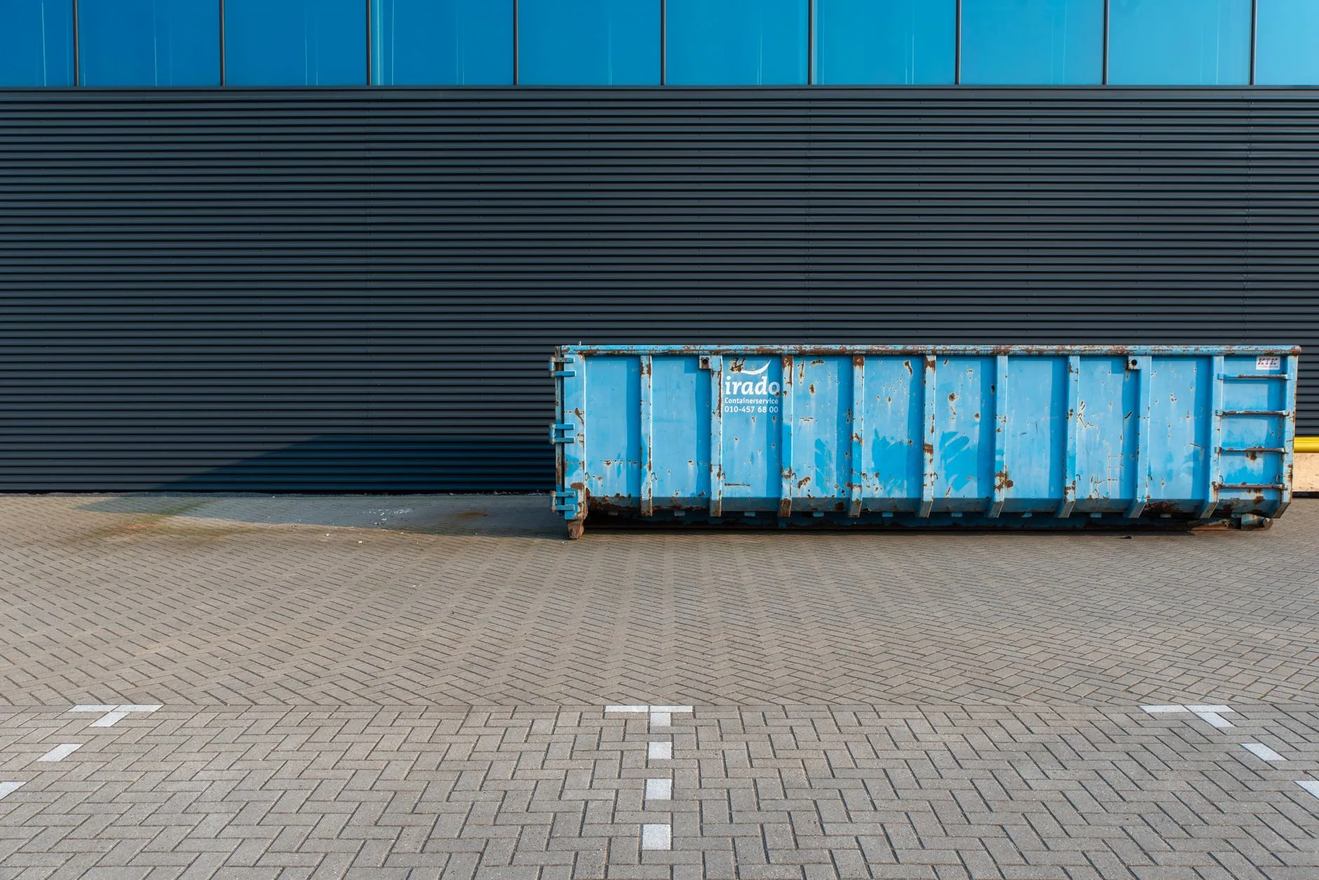 Allgemeines Branchenbild eines Absetzcontainers (Platzhalter)